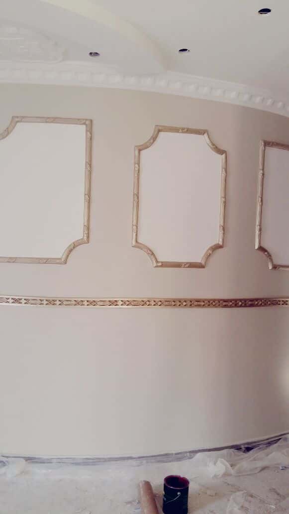 فني تركيب ديكورات الفوم بالرياض